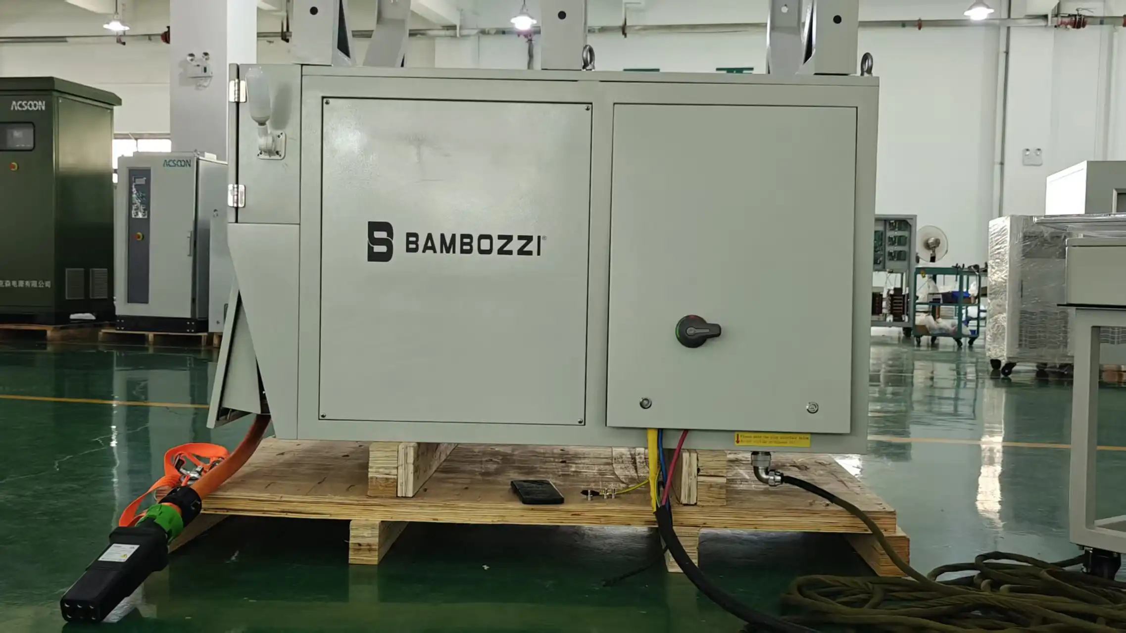 How does a 400 Hz frequency converter reduce aircraft weight?